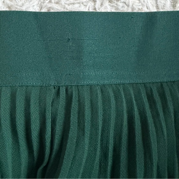 Aritzia Wilfred Twirl Pleated Skirt - Picture 10 of 10